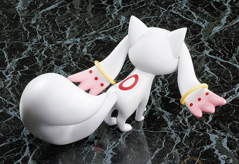 File:Kyubey with SG GS 02.jpg