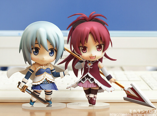 File:Sayaka and kyouko figures together.jpg